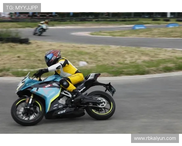 250摩托车比赛视频:精彩瞬间与赛道激情的完美结合 250摩托车比赛视频:精彩瞬间与赛道激情的完美结合